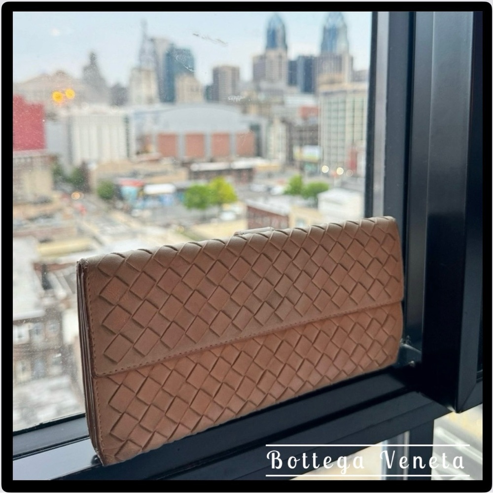 BOTTEGA VENETA Intrecciato Leather Bi-Fold Continental Wallet 100% Authentic